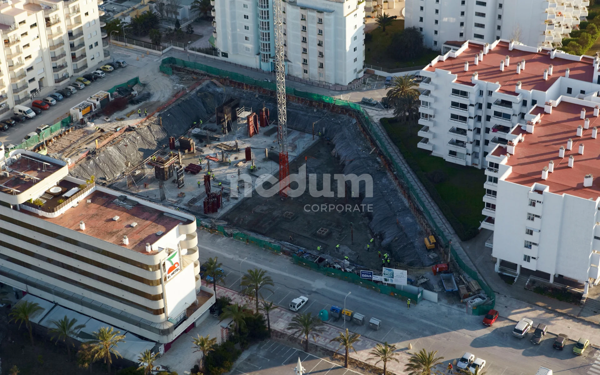 edifici_patio_blanco_2